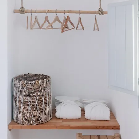 White Loft Chora (Ios)