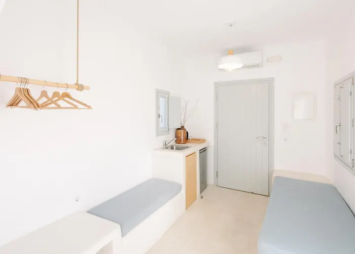 White Loft * イオス島 チョーラ